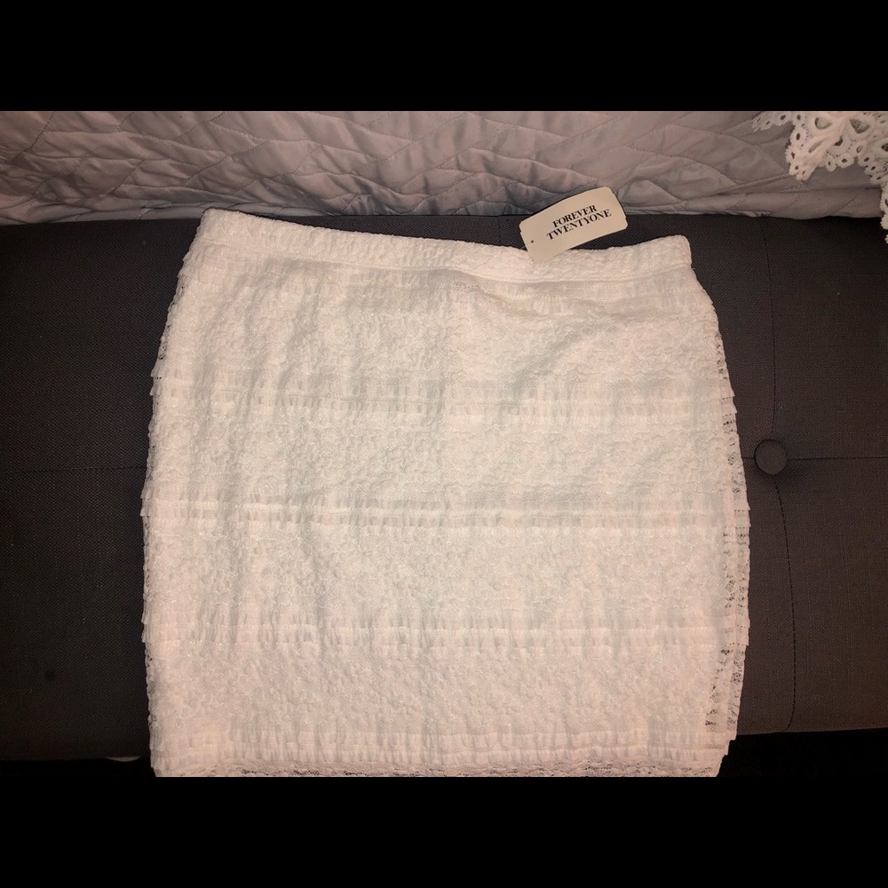 FOREVER 21 Cream lace skirt